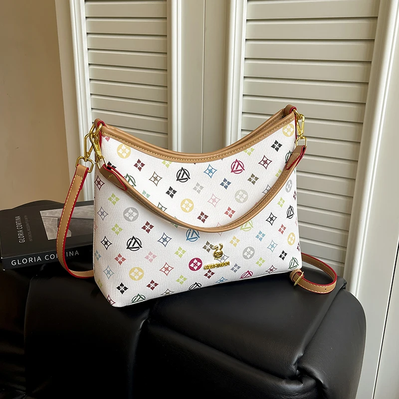 

Elegant Classic Paris Fashion Designer Messenger Bag In Solid Color For Business And Leisure Use