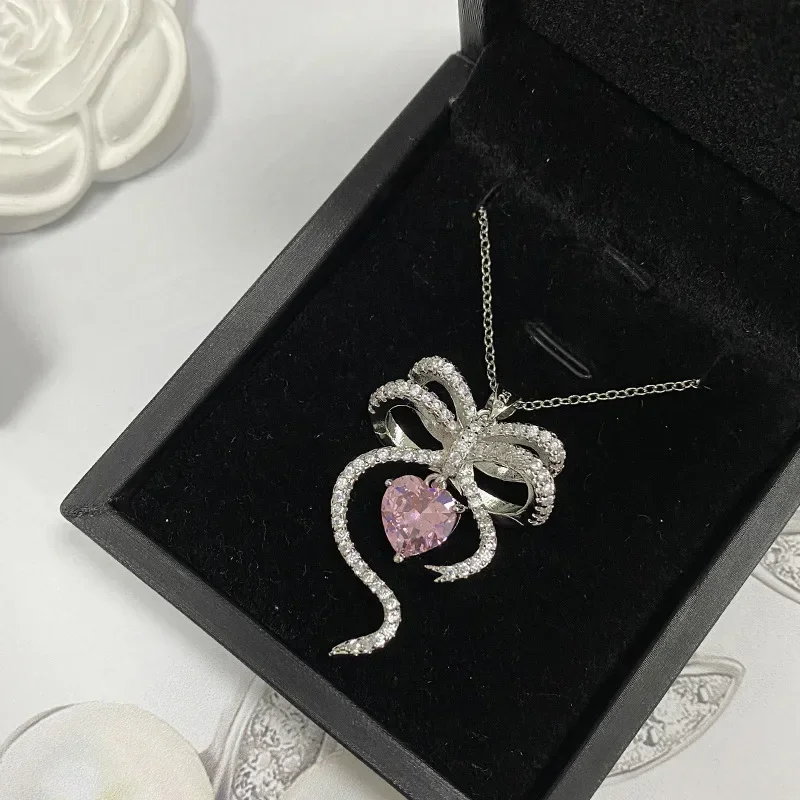 

MDL Moissa!ite Style Fashion New Bow Heart Pendant Women 18k Plated Niche Design Jumping Heart Flashing Pendant