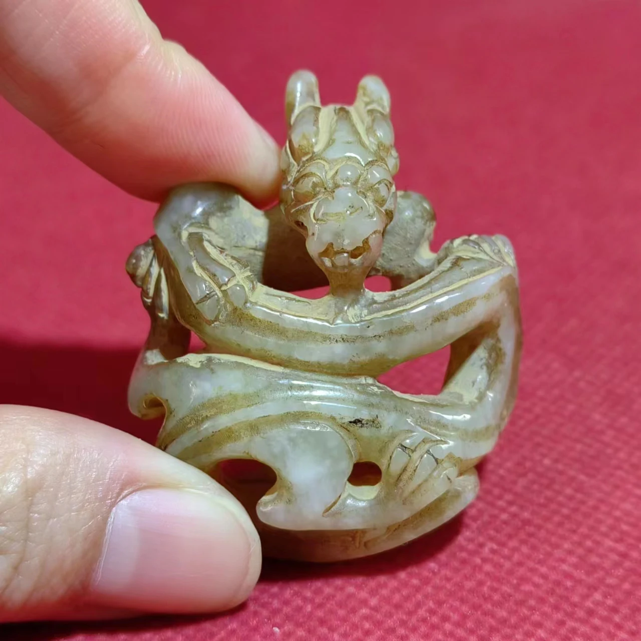 

1pcs/lot natural Hetian jade carved coiled dragon pendant Old jade Collectible Court accessories jewelry rare Ornaments taki