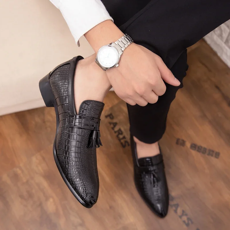 Men leather loafers Shoes outdoor Handsome Comfortable Brand breathable Men pointed top tassel Casual Shoes size 38-46 4