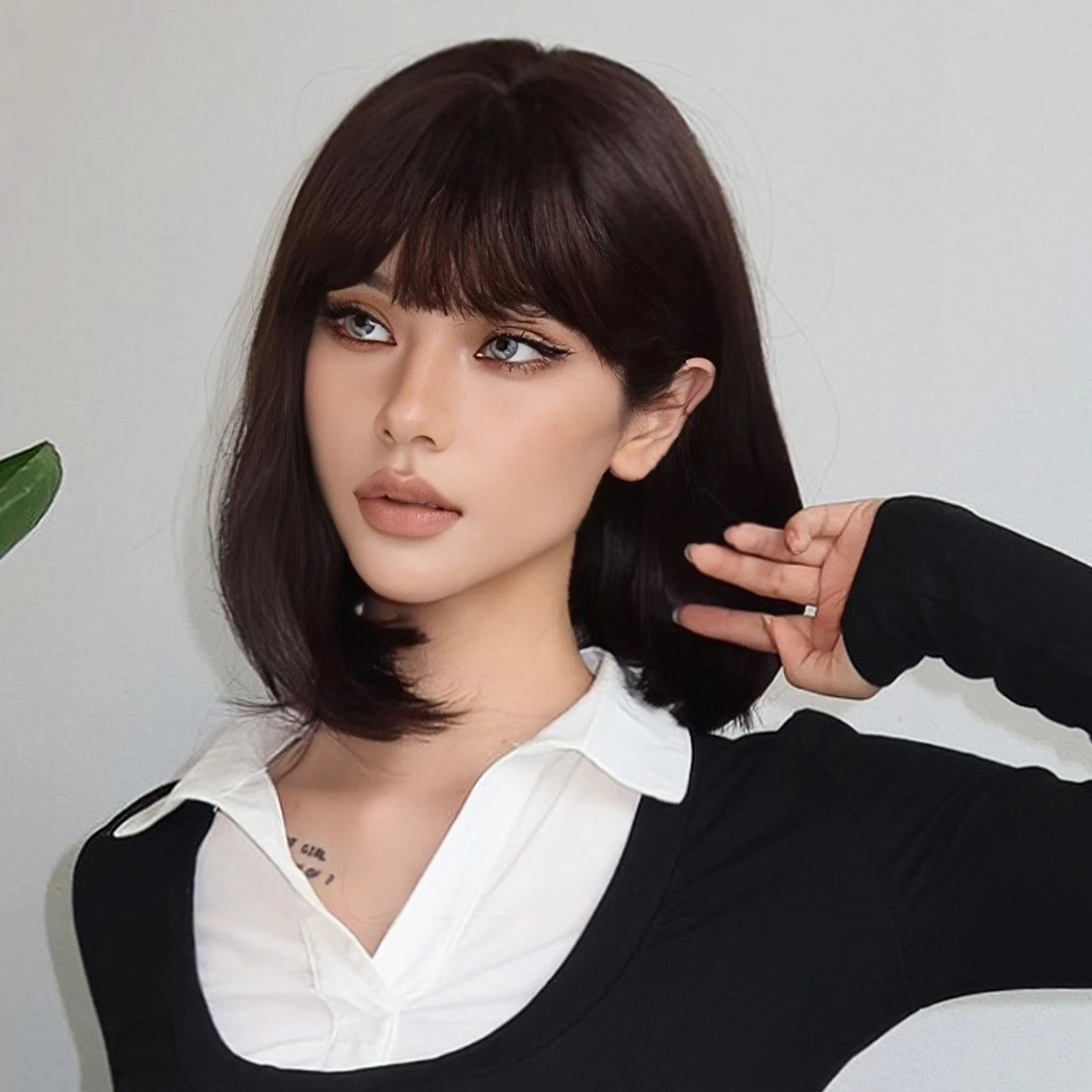 Short Straight Dark Brown Bob Wigs Synthetic Natural Wigs with Bangs for Women Daily Cosplay Use Heat Resistant Fiber Wigs