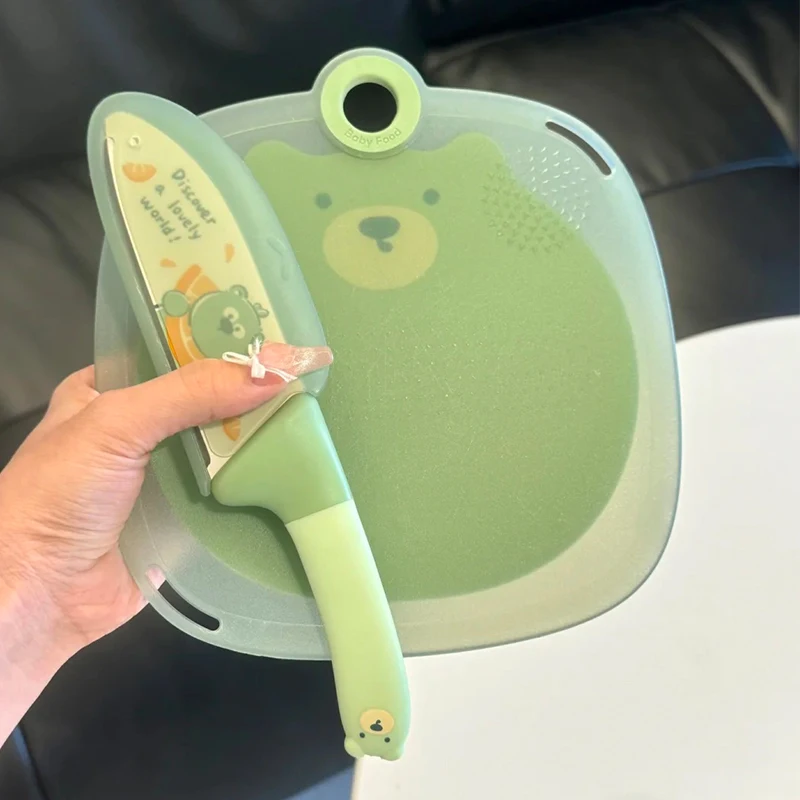 Cute Bear-Shaped Cutting Board for Fruits and Vegetables, Mold-Proof, Antibacterial, Food-Grade, High-Toughness, Durable Plastic