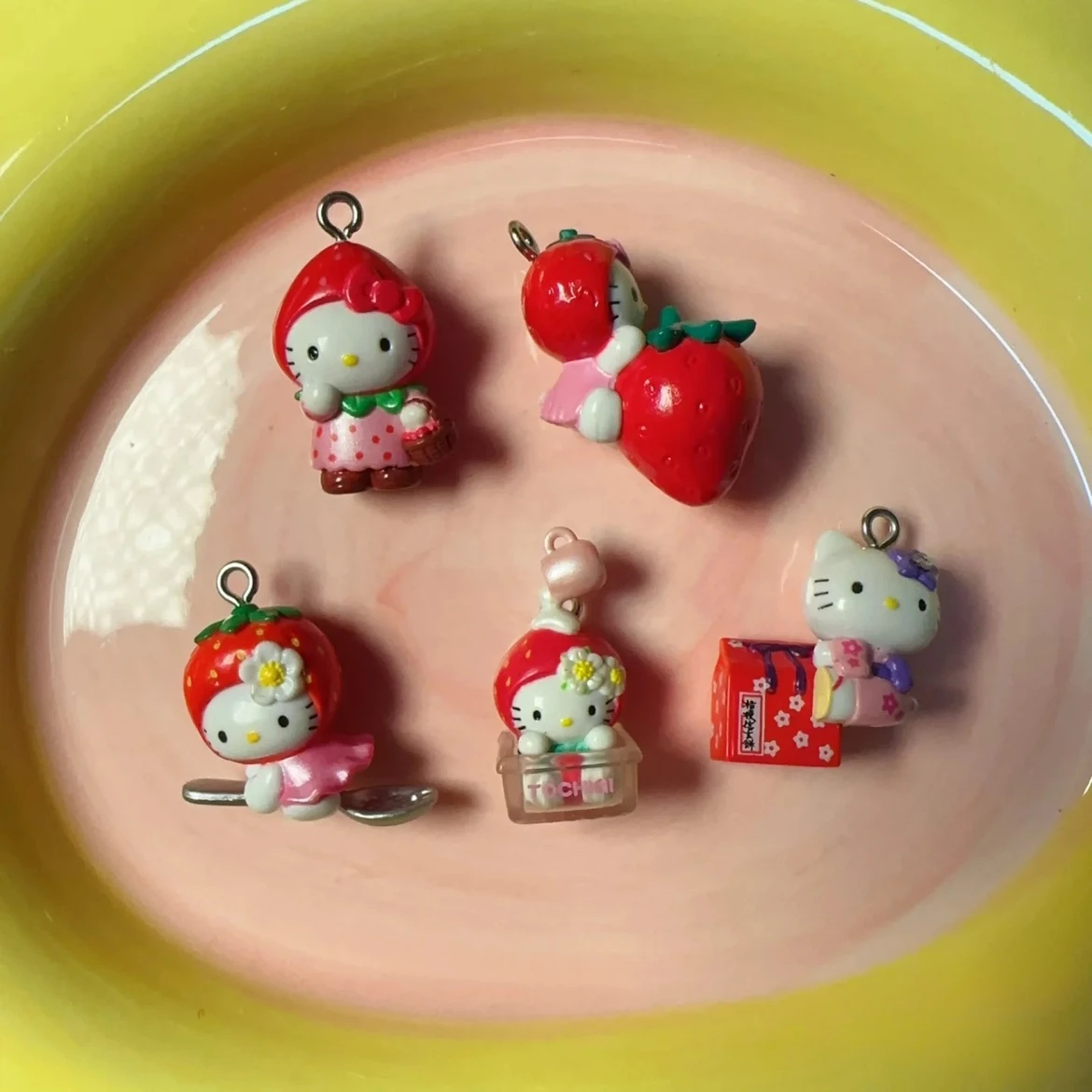 Sanrio Kawaii Strawberry Hello Kitty Doll Breloczek do kluczy Cute Angel Wisiorek do toreb dziecięcych Akcesoria Zabawka Breloczek Prezenty dla