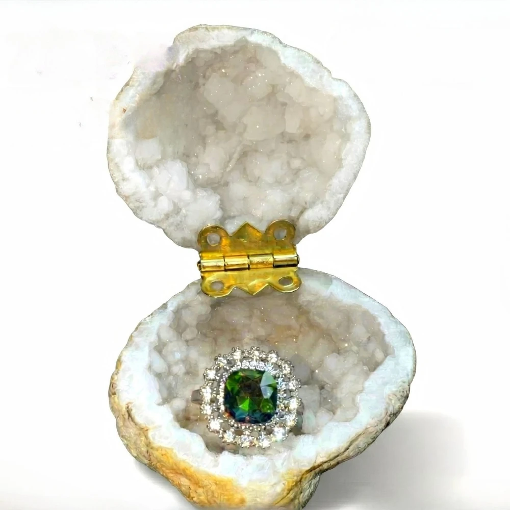 Handmade Natural White Crystal Geode Ring Box Creative Gift for Proposal Storage Box Natural Crystal Ornament Home Decoration