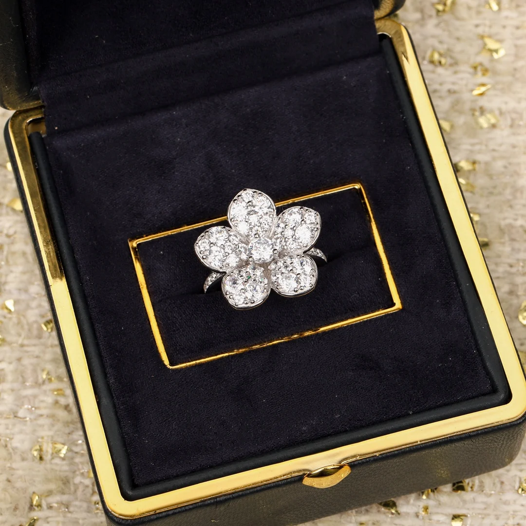 Europe America Top Quality Zircon Silver Flower Ring Women Luxury Charm Jewelry Trend