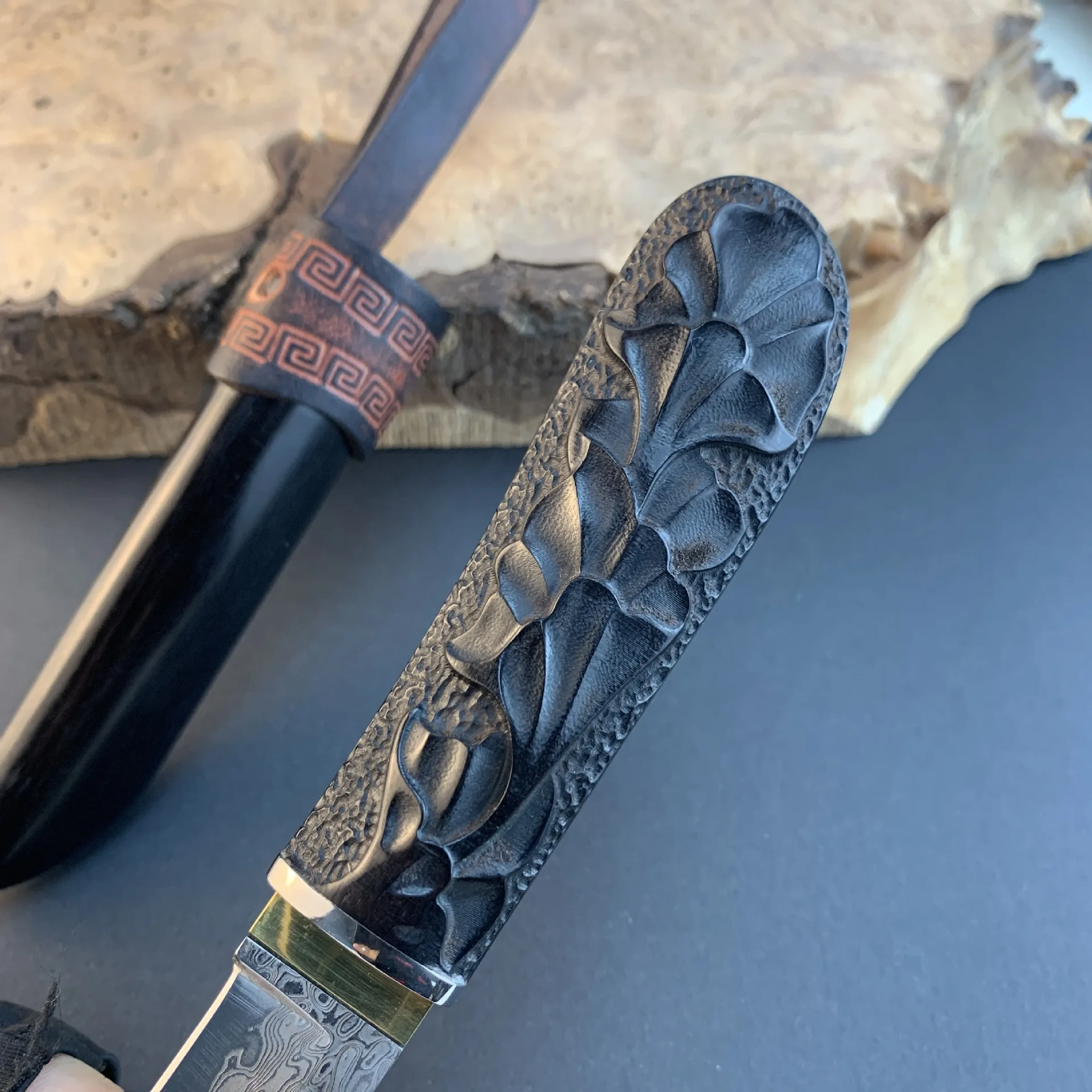 VG10 Damascus Steel Fixed Blade Knife Ebony Handmade Carving Handle Hunting Tool Collection Knife with Scabbard Gift for Men