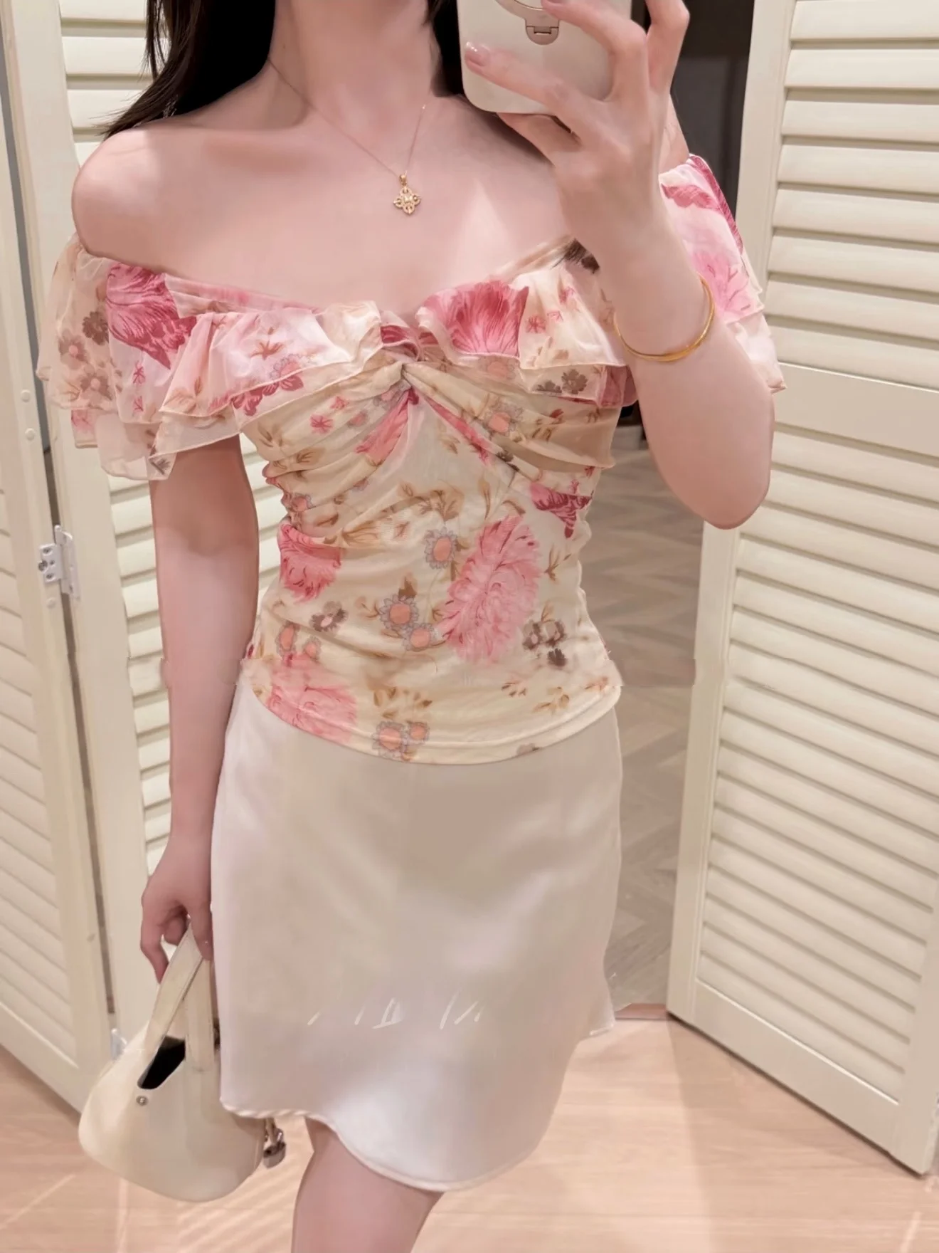 Floral Embellished High Elasticity Lace Trim Crop Top Sexy Slim Fit Short Sleeve Women's Summer Fashion Shoulder Bows
