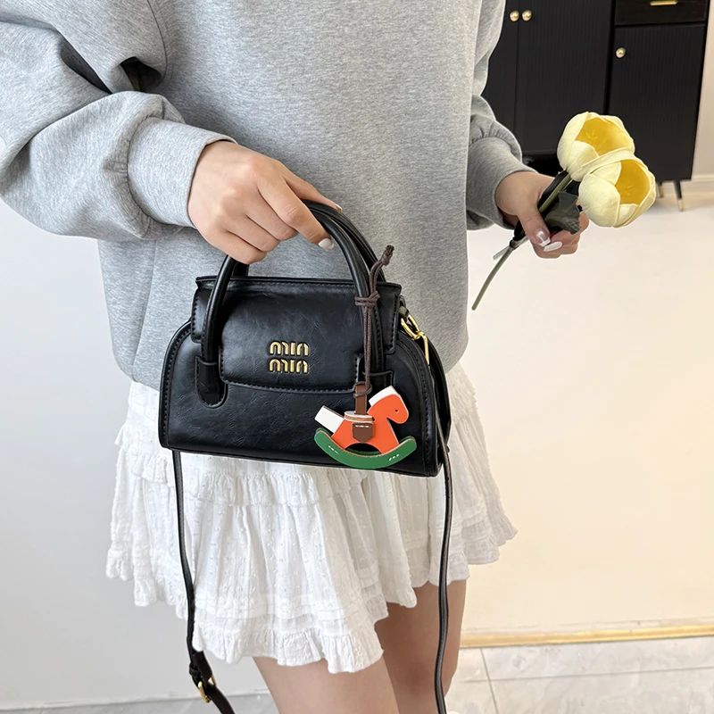 

Stylish Solid Color Handbag For Women With Paris Fashion Influence And Eye-Catching Letter Logo Design