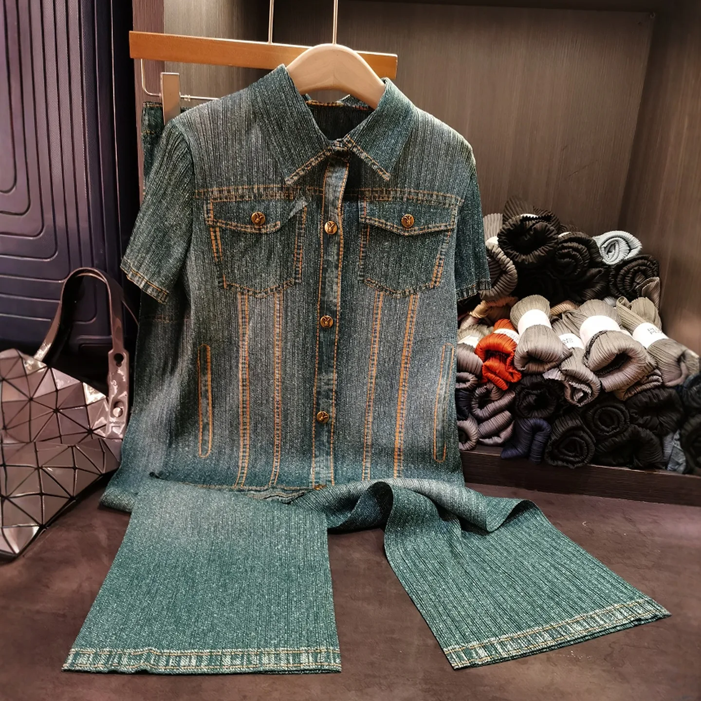 

Miyake Pleated Pant Sets Plisse Vintage Denim Colour Fold Set Women Summer New Pleat Loose Big Size Leisure Pleats Two-piece Set