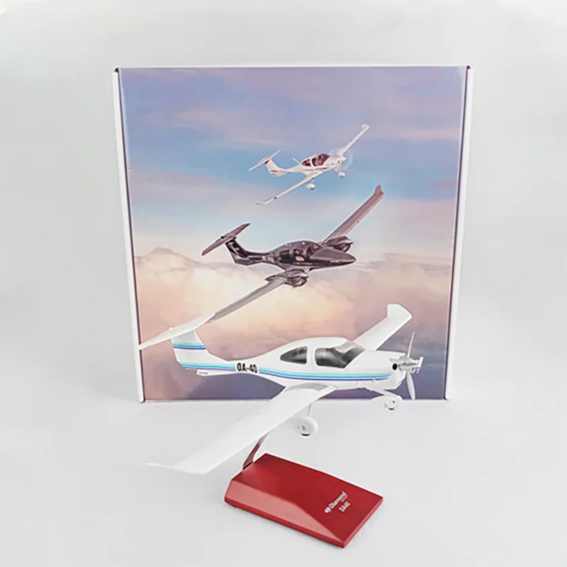 Scale 1/32 Diamond DA40 Evergreen Trainer Miniature Diecast ABS Engineering Eco-friendly Plastic Aircraft Model Gift Toy For Boy