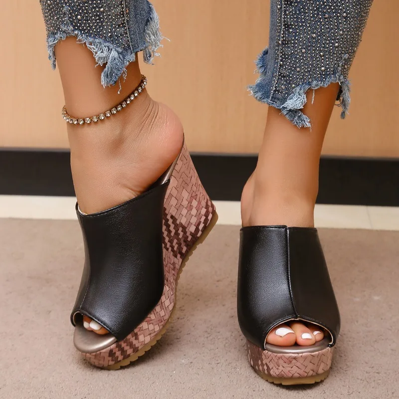 النساء أسافين عالية الكعب النعال النساء مصمم صنادل أرضية الاتجاه مريح الانزلاق على النعال 2025 جديد الصيف الشرائح النساء