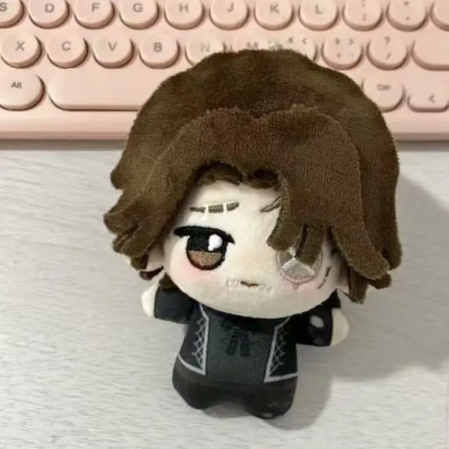 10 cm jogo identidade v plushie chaveiro bonito fabricante de fantoches acrobata cavaleiro pingente bonecas com chapéu cosplay fãs coleção presente