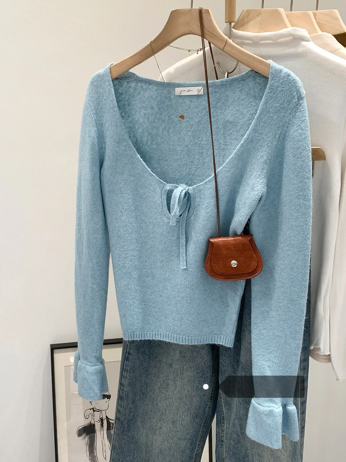 

Blue Knitted Sweater Inner Wear with Bell Sves And Bow Tie U-Ne for Women Early Spring 2026 New Sle Top Outerwear