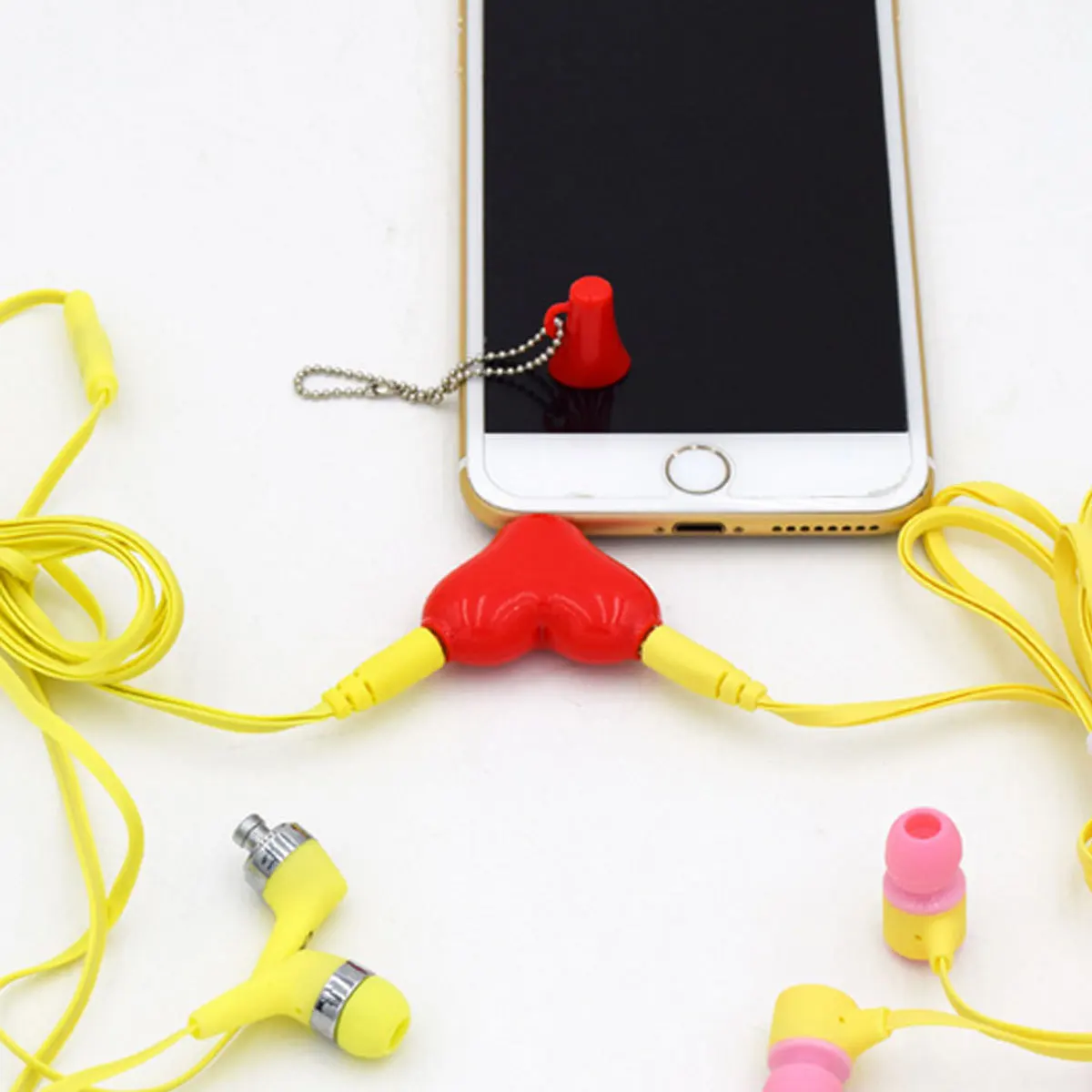 

2 in -Shaped 3.5mm Headphone Splitter Adapter for Output Use with Two Headsets Simultaneously on Phone Tablet