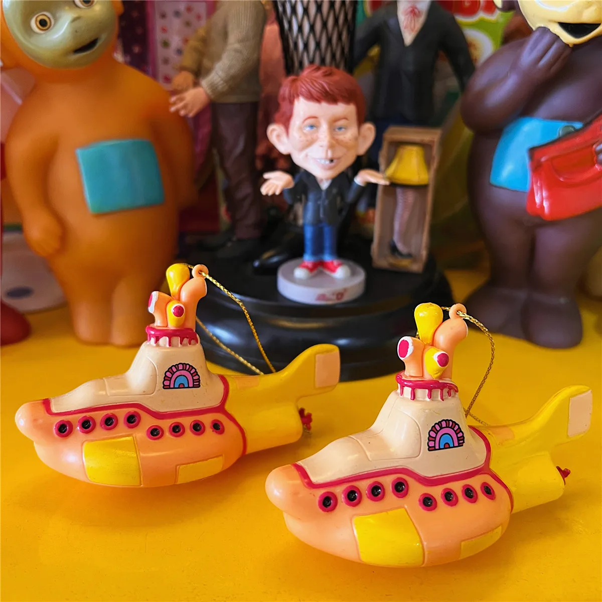 10*6cm Yellow color decoration set toy cartoon PVC submarine model doll john lennon