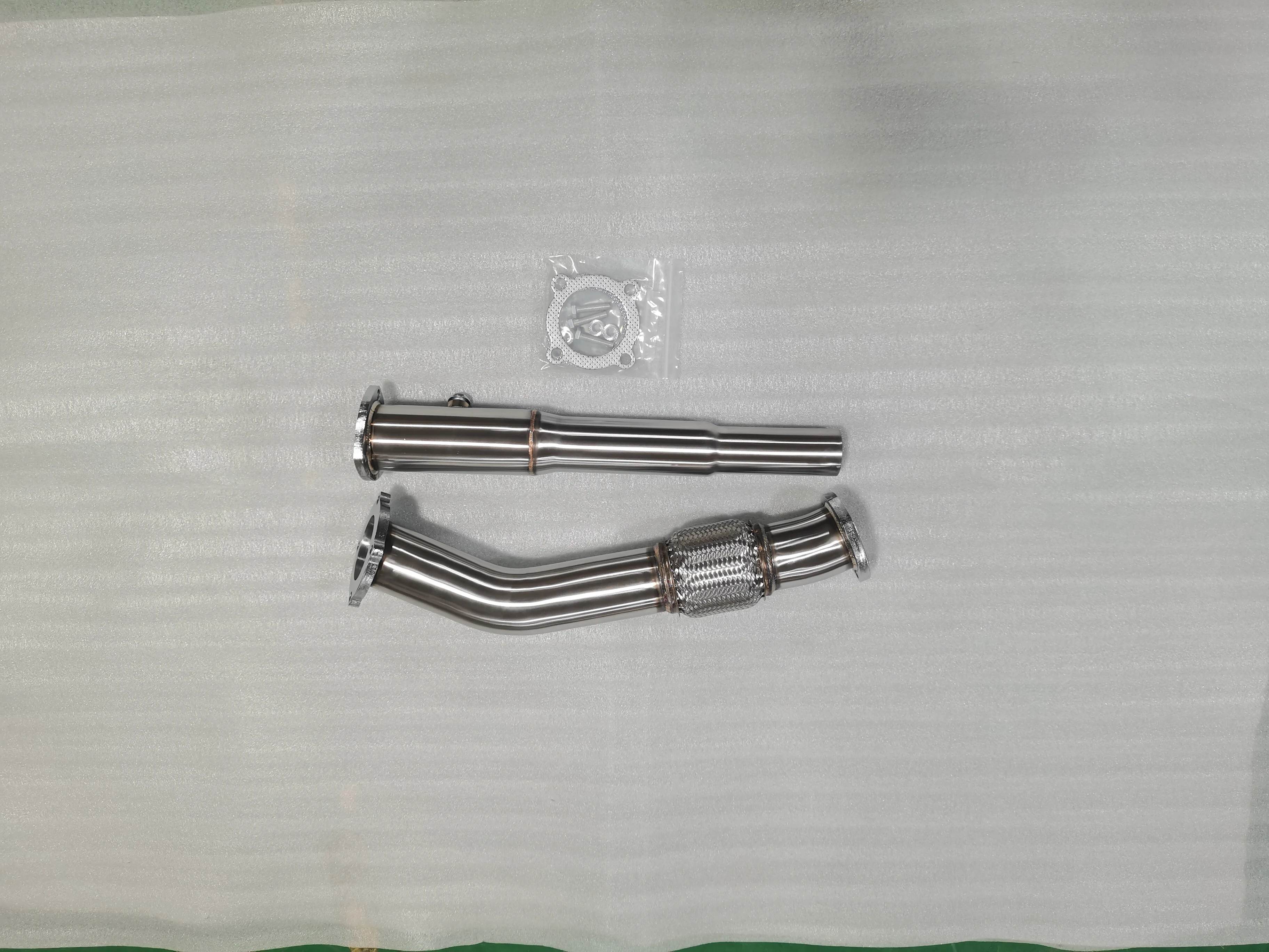 

Выпускные патрубки (даунпайпы) для VW Jetta, Beetle, Golf MK4 1.8T GTI/GL 99-05 годов выпуска