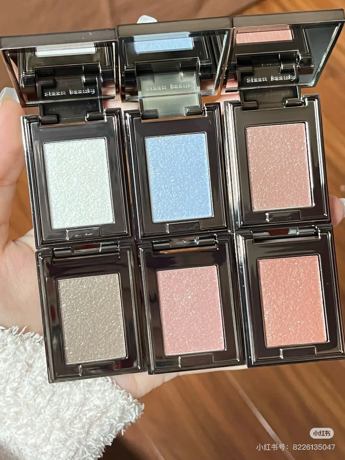 Red Chamber Mehrzweck-Monochrom-Lidschattenpulver, Kristallschimmer, rauchiger, funkelnder Textmarker, glatte, seidige Textur, einfache Mischung, 2 g