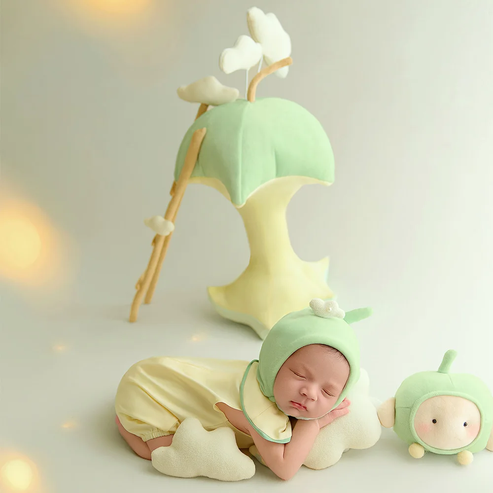 Newborn Photography Props Apple Theme Set Adorable Baby Photo Outfit Apple Tree&cloud Plush Props for Professional Studio Shoots