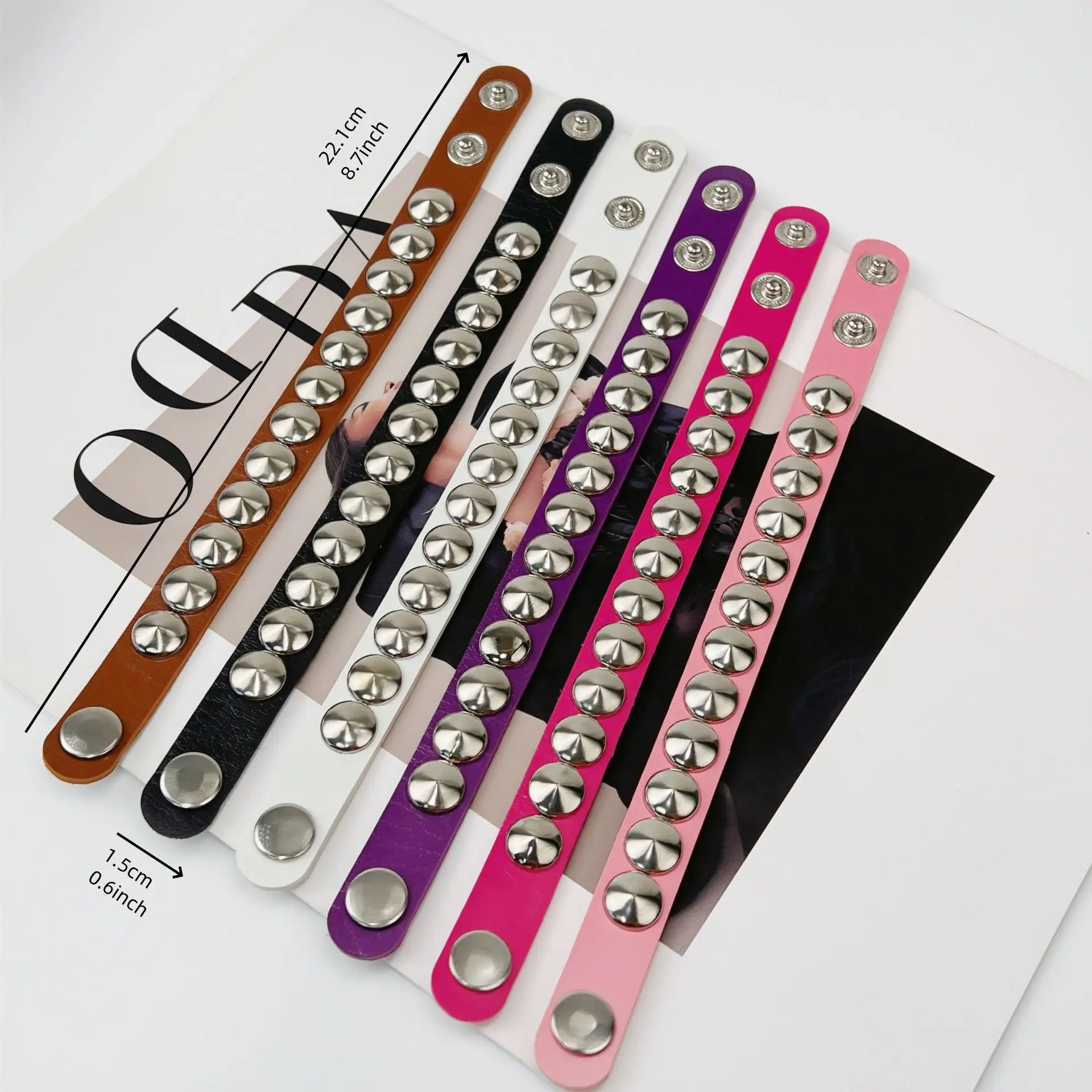 Fashion Punk Round Rivet Chain Bracelet Spike Leather Rock Style Metal Bracelet Wristbands Unisex Couple Party Jewelry Gift