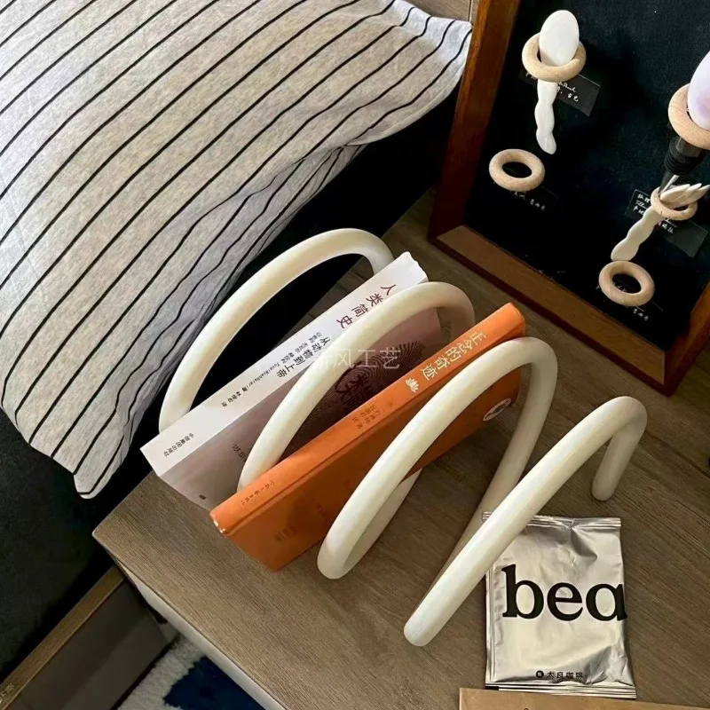 Creative Minimalist Metal Magazine Rack Desktop Book Display Shelf Office File Storage Organizer Modern Home Decorative Shelves