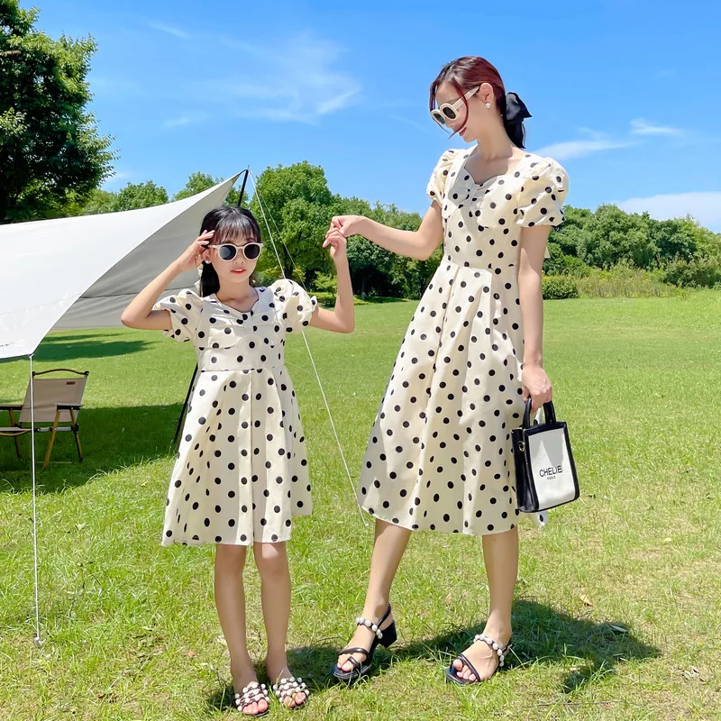 

Mom and Baby Girl Matching Polka Dots Dress Short Sleeve Mother and Daughter Matching Holiday Dresses Korean Children Clothing