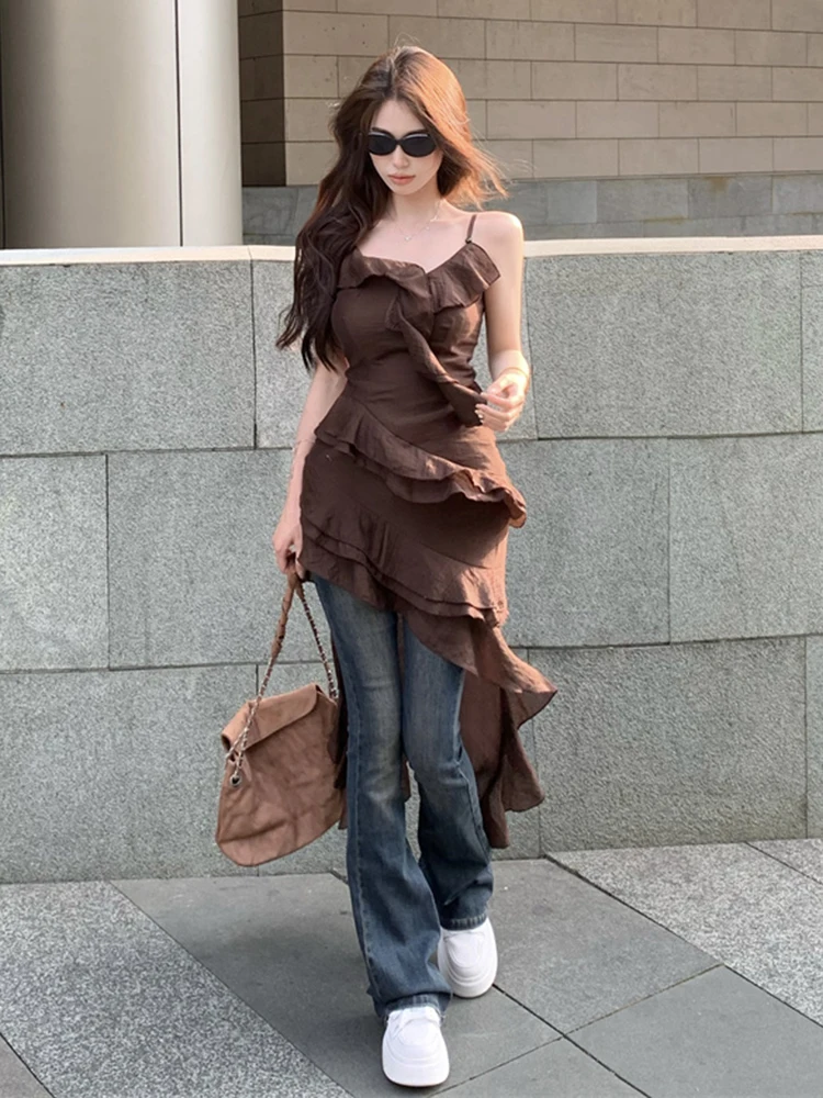 Vestido Longo Feminino Plus Size com Bainha Assimétrica Retrô, Detalhes em Renda e Alças Finas para Camadas - Sensação de Design