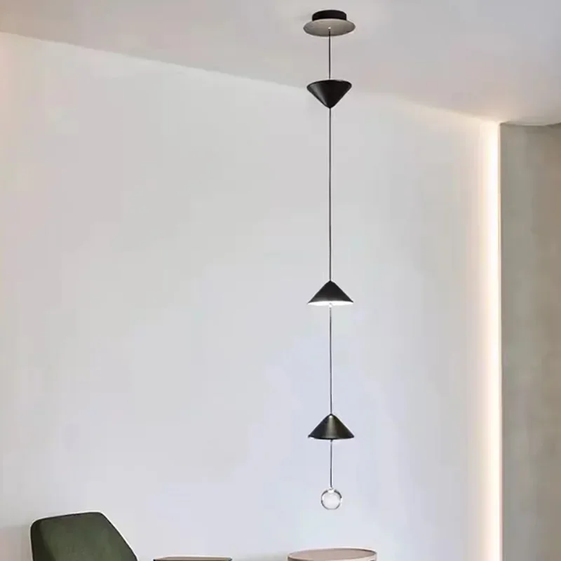 Plafonnier LED Suspendu au Design Moderne, Disponible en Noir et Blanc, Luminaire Décoratif d'Nik, Idéal pour un Salon ou une Chambre à Coucher, Livraison Directe