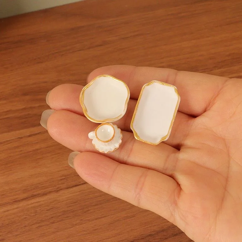 

Миниатюрная посуда для кукольного домика 1:12: тарелки, чашки, кофейные наборы, аксессуары для украшения кухни кукольного домика.