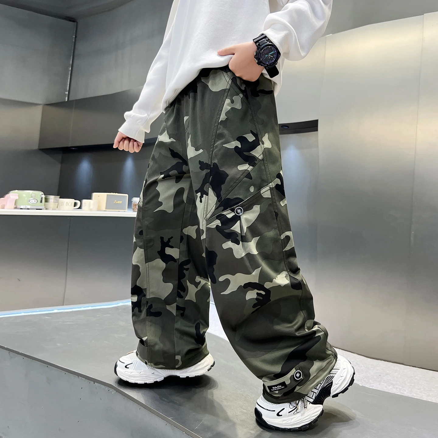 

Boy's high-quality spring and autumn camouflage casual handsome trousers.4-16year