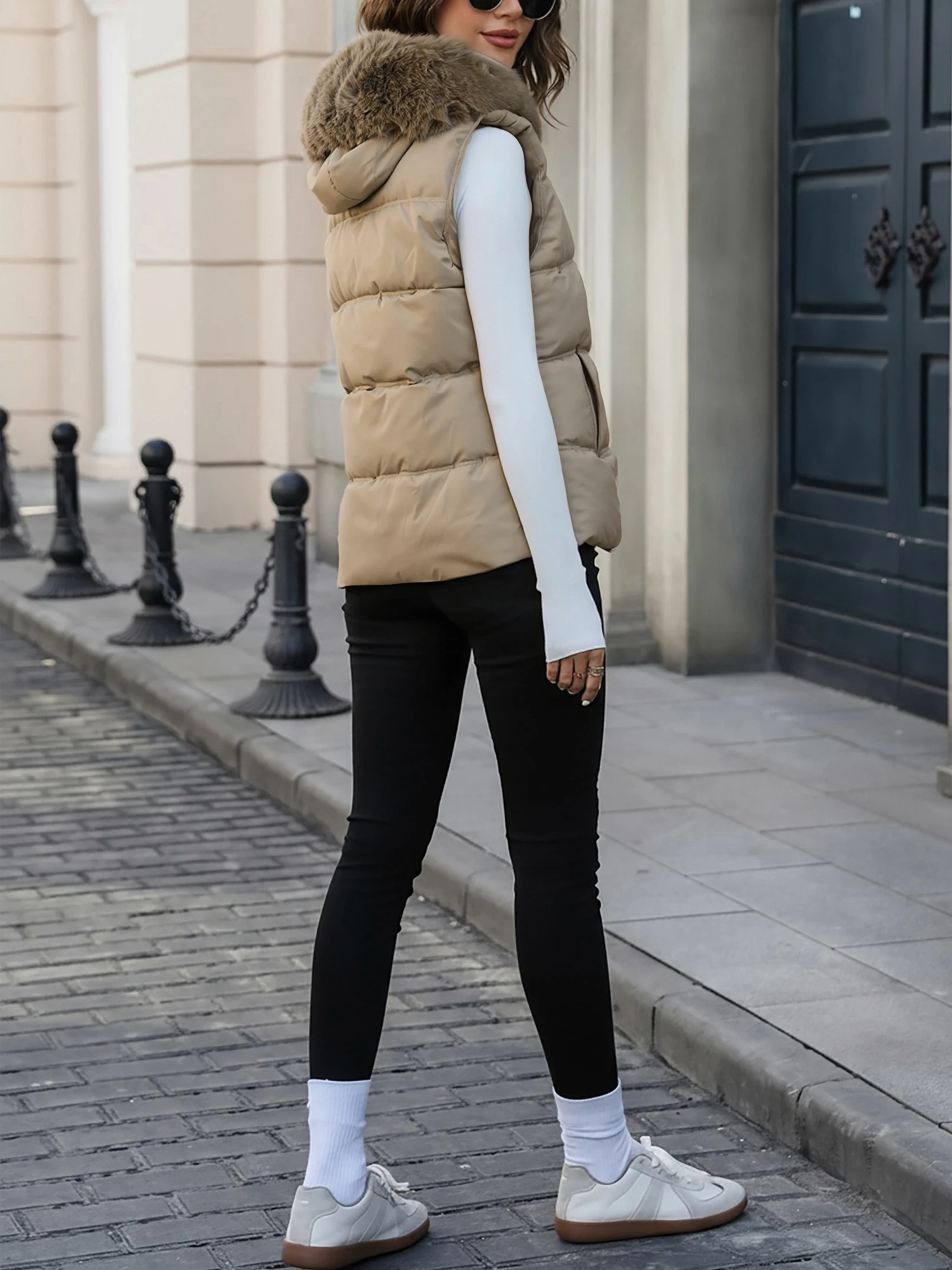 Women's Autumn/Winter Chic Sleeveless Quilted Coat Thick Hooded Casual Vest with Pocket Streetwear