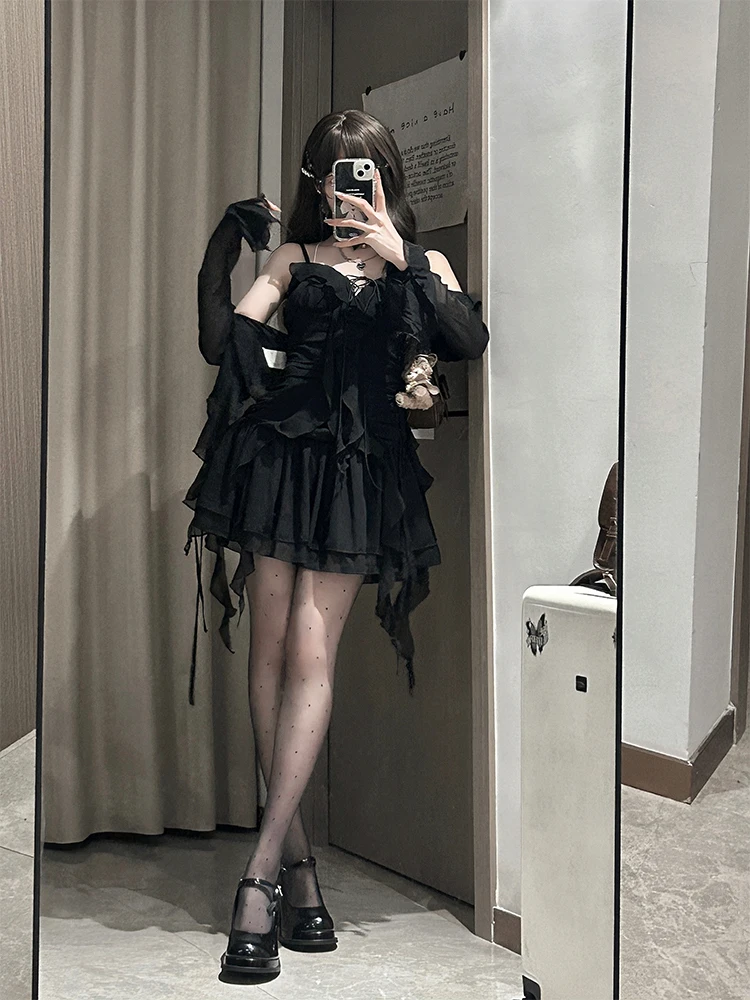 

Комплект Pure Desire: Новинка Лето 2025 – Модный кардиган с кружевной отделкой и защитой от солнца, а также платье без бретелек из полиэстера.