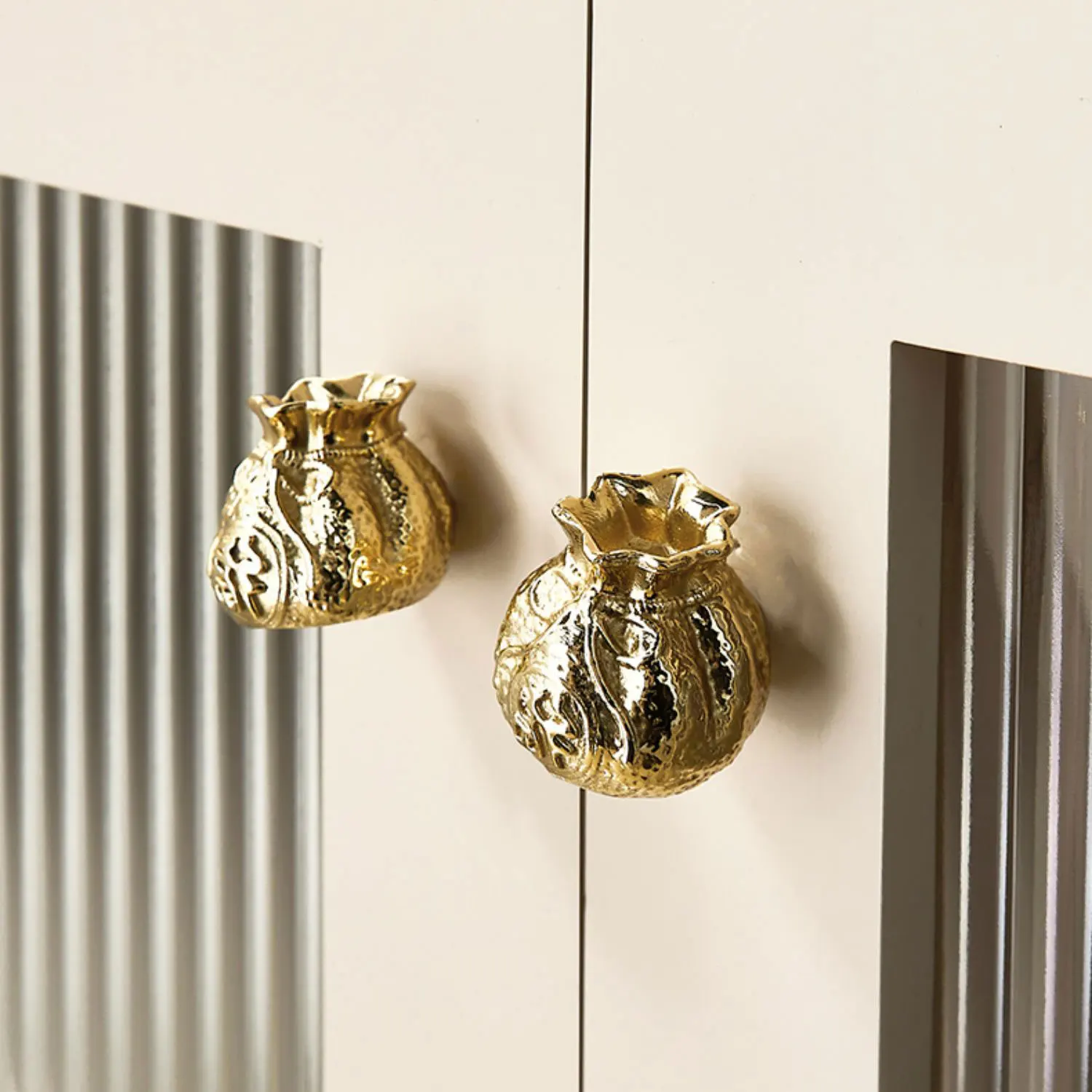 Brass Creative Drawer Knobs for Children's Room Home Decor Gold Lucky Bag Kitchen Cabinet Handles Elegant Modern Wardrobe Pulls