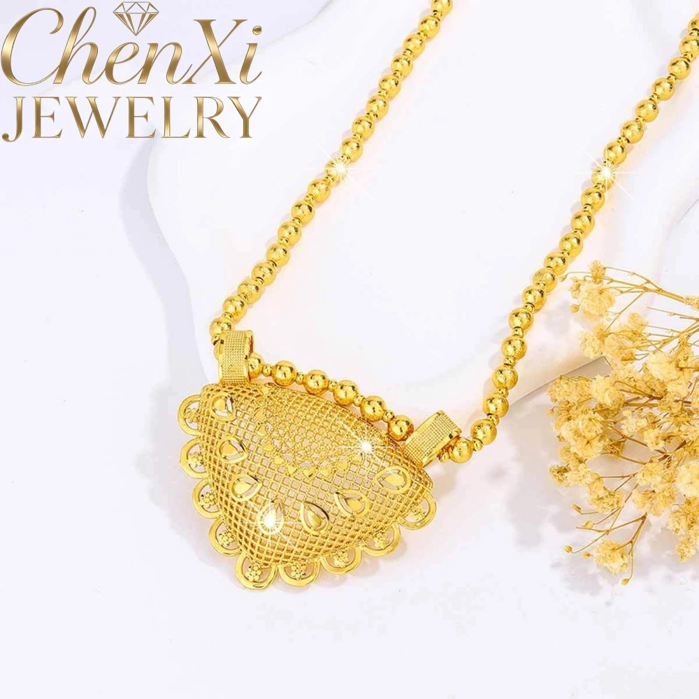 Sand Gold Triangle Hollowed-Out Necklace Precision Angular Standout Piece Refined Linear Aesthetic Admirer High-End Elegant Gift view 3