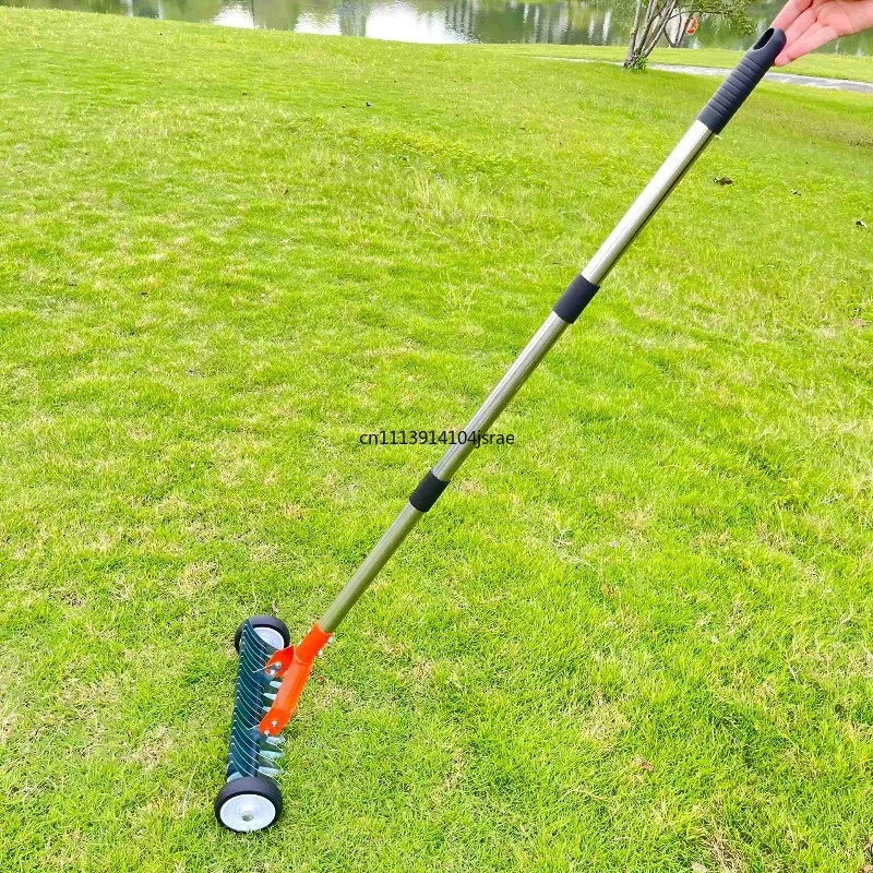 Wheel‑Type Rolling Lawn Dethatcher Rake Garden Tool Dead Grass Leaf Remover Soil Loosening Cultivator for Landscape Maintenance