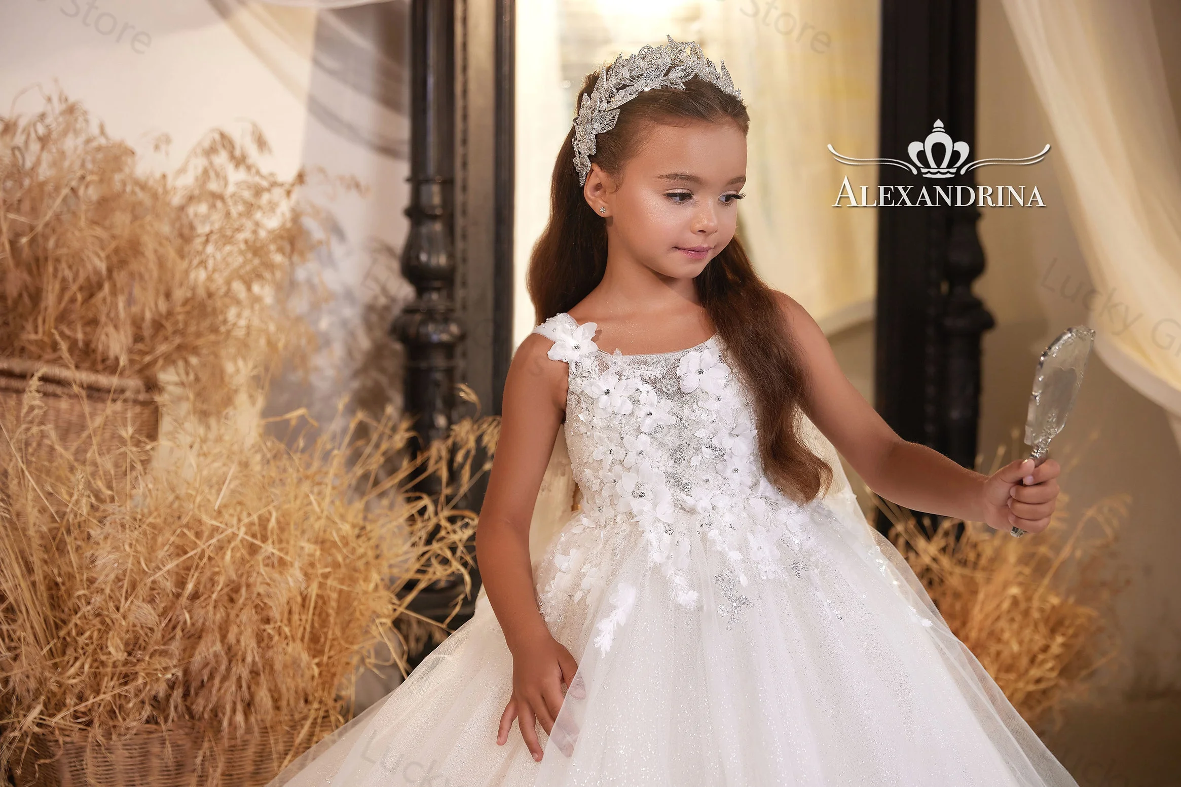 Luxurious Ball Gown Flower Girl Dresses Shiny Sequins Lace Children Pageant Gowns with Shawls Kids First Communion Dresses