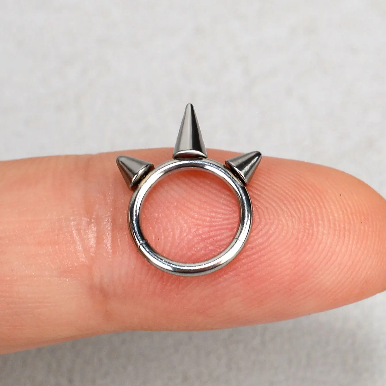 1Pcs Punk Spiked Septum Ring Nostril Piercing Surgical Steel Nose Clicker Segment Hinged Nose Rings Hoop 16G Cartilage Earrings