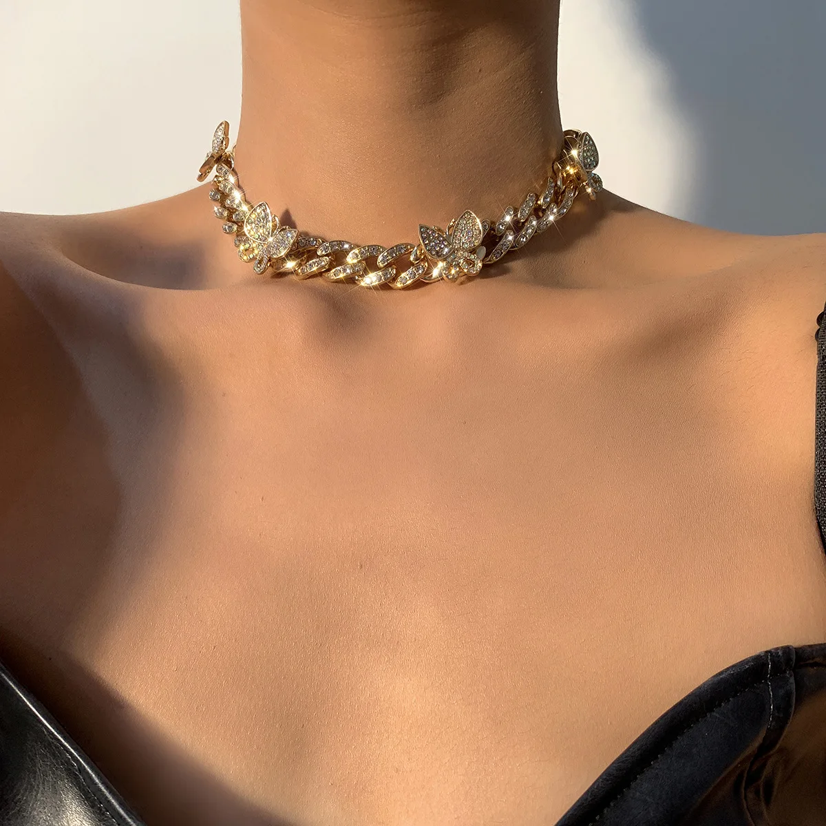 Cuban Chain Necklace Vintage Rhinestone Butterfly Pendant Adjustable Elegant Party Jewelry Women Gold Tone Metal Jewelry