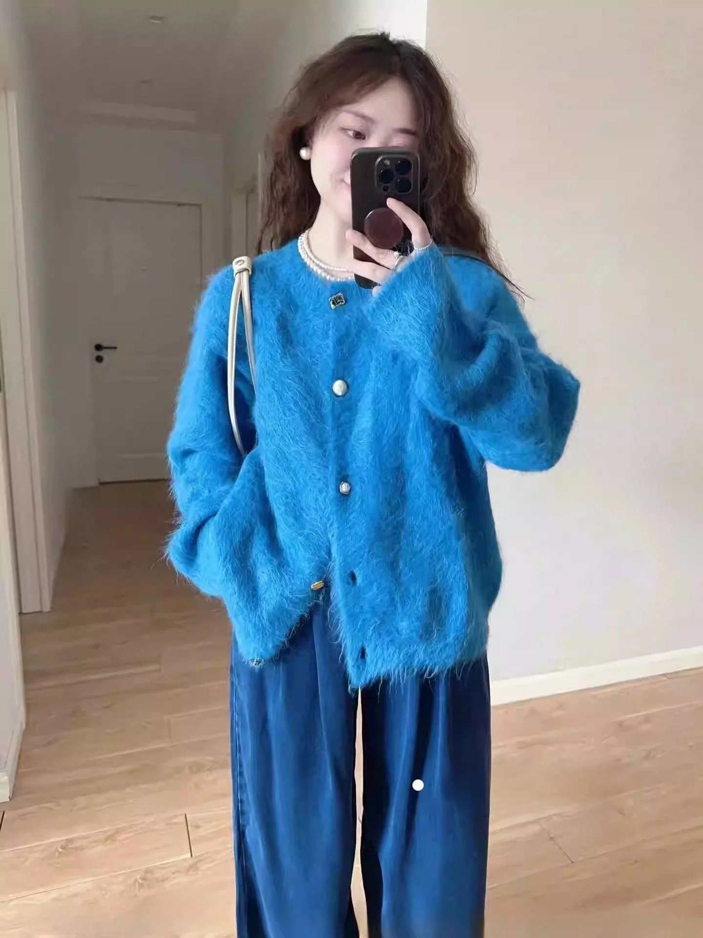 

Корейский мягкий вязаный кардиган Klein Blue с длинными рукавами, теплый, женская модная верхняя одежда с круглым вырезом и пуговицами