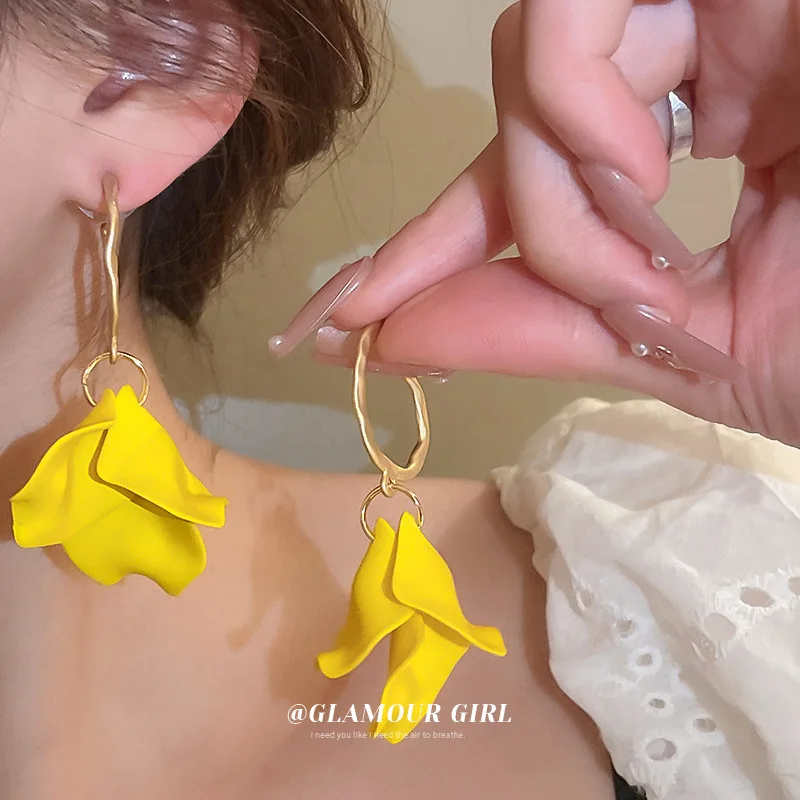 

Fashion Enamel Yellow Flower Pendant Earrings For Women Flower Petal Plant Hook Earrings Casual Party Accessories Holiday Style