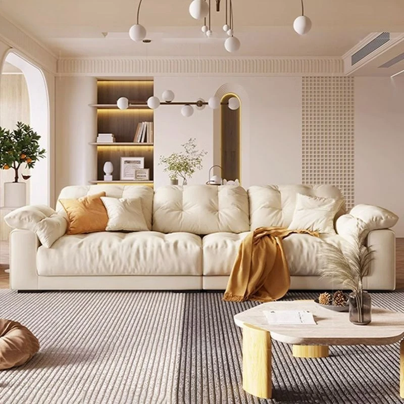 Estilo crema, sofá de tela tecnológica, salón pequeño, simple y moderno.