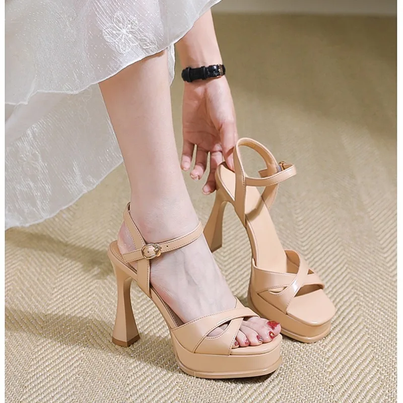 

Водонепроницаемые босоножки на платформе с высоким каблуком 2026: Новые летние модные шлепанцы на толстом каблуке для женщин, для ношения на улице