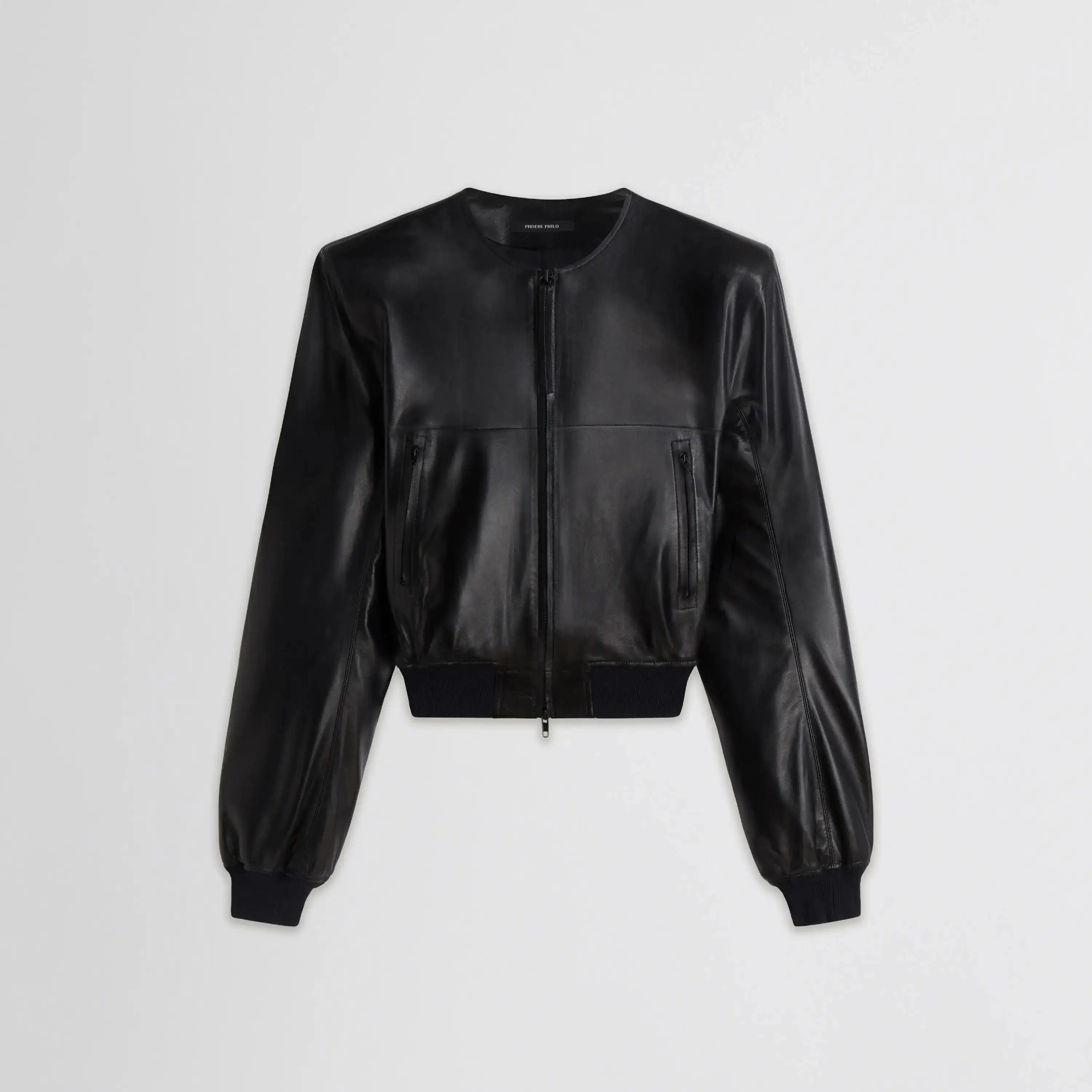 السترة النسائية الجديدة لعام 2026 عبارة عن سترة Phoebe Philo قصيرة مصنوعة يدويًا من قبل مصمم كبير