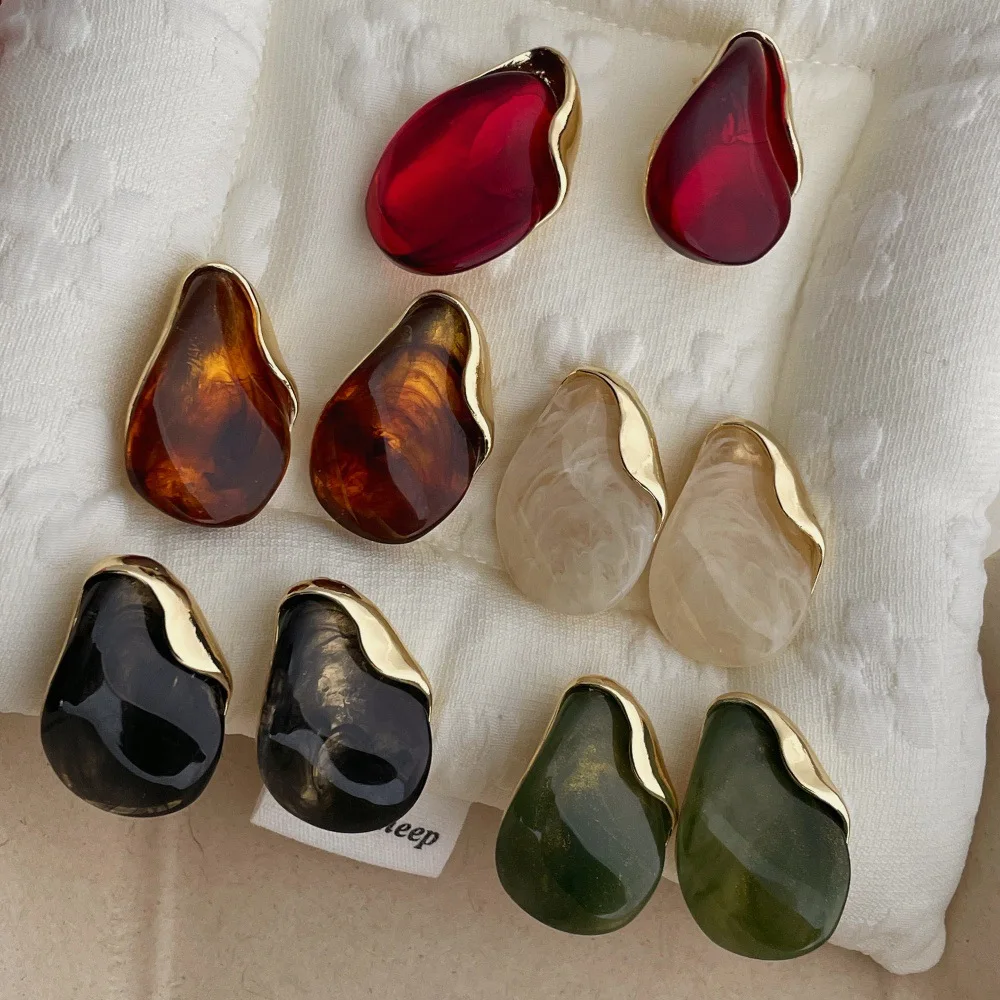 

2026 New Fashion Luxury Minimalist Amber Resin Drop Earrings Women Niche High-end Texture Metal Splicing Ear Jewelry