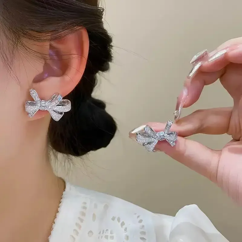 

Colorfast Classic Bow Women's Earrings with High-Quality Moissanite Dazzling Charming Gift for Valentine's Day And Engagement