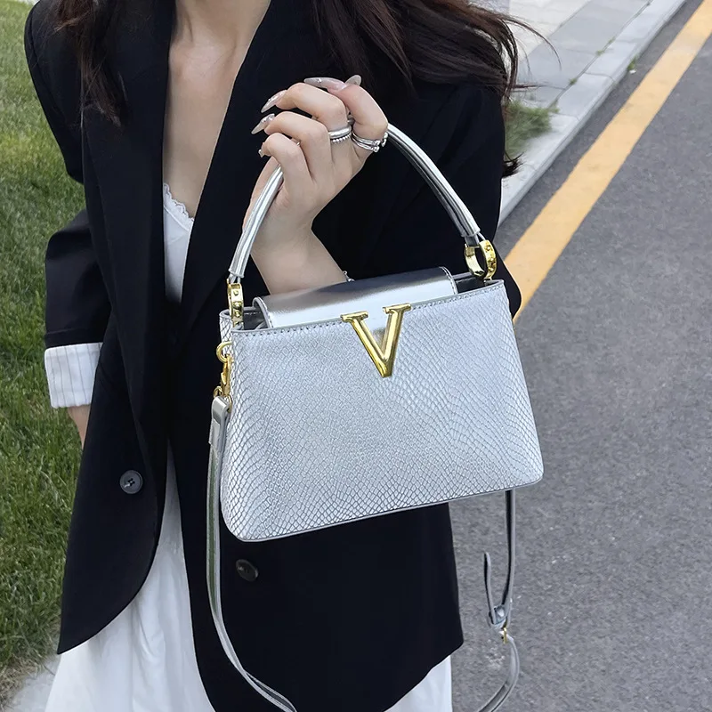 

Trendy 2025 Summer Silver Bucket Bag for Women Unique Designer Shoulder Bag Large Capacity Chic Crossbody Purse