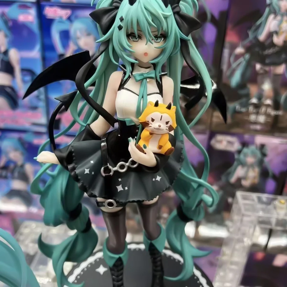 estatueta-de-anime-modelo-de-19cm-pequeno-diabo-hatsune-miku-xiaoyuan-urso-acao-fofa-brinquedo-de-pvc-acessorios-de-colecao-presente-de-mesa