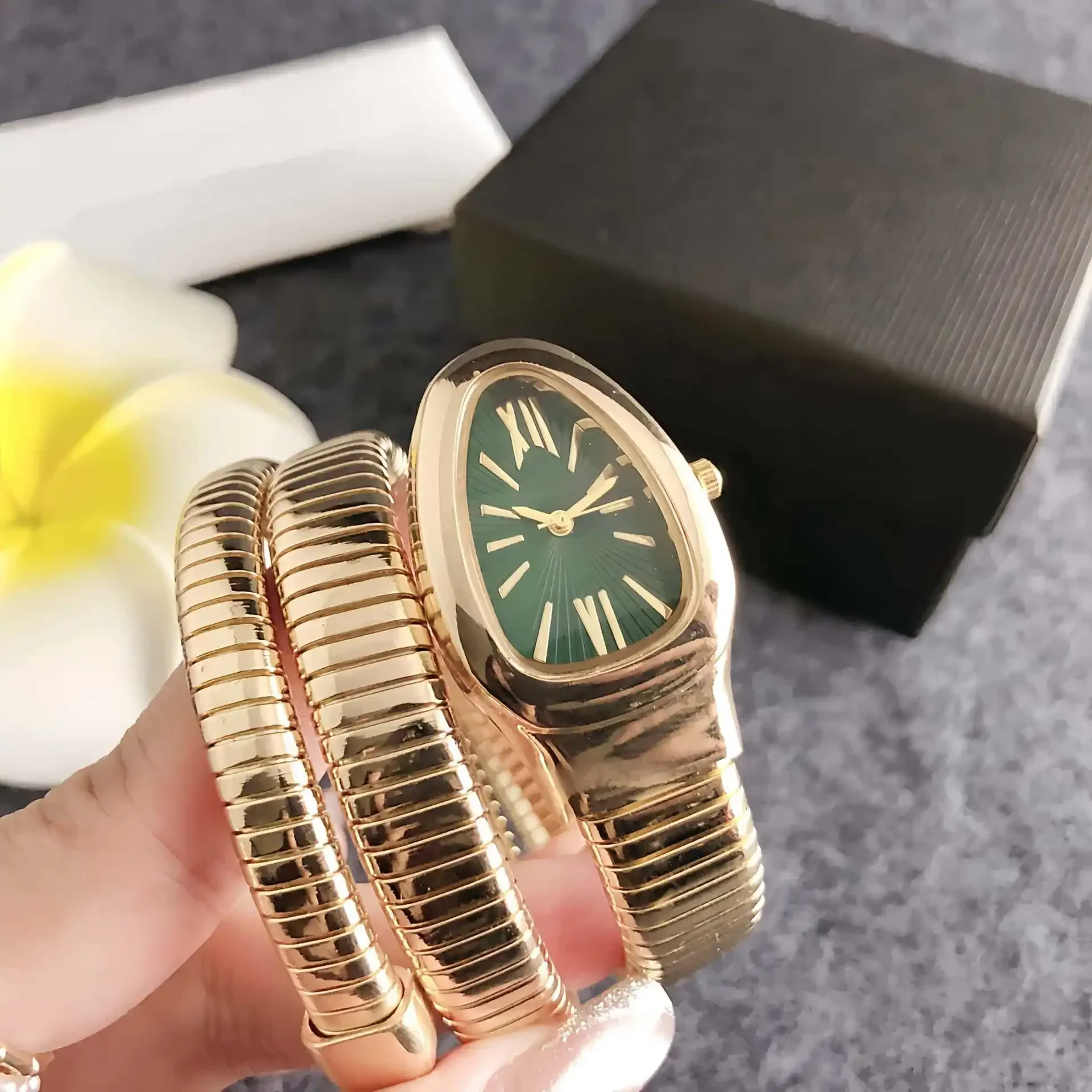 Aaa + clássico simples moda venda quente cobra relógio de quartzo feminino luxo ouro aço relógio suave vestido à prova dwaterproof água relógio feminino