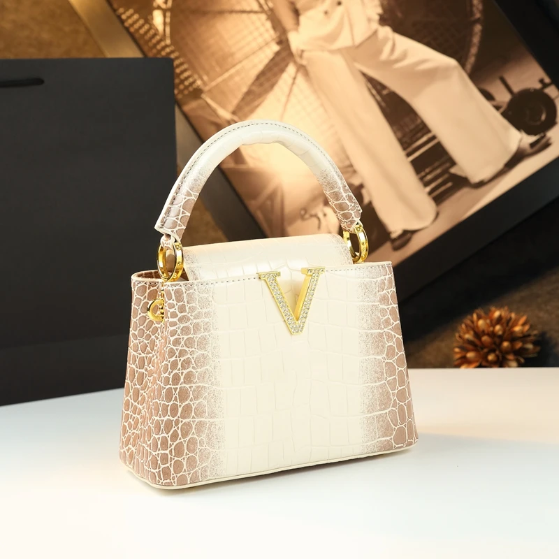 

2025 New Crocodile Pattern Leather Women Handbags Fashion Diamond V Small Shoulder Messenger Bag Portable Crossbody Shell Bags