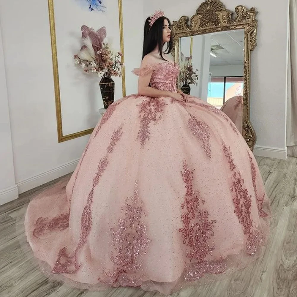 فساتين Quinceanera الوردي قبالة الكتف ، تول لامع ، دانتيل مطرز ، فساتين حفلة عيد ميلاد ، حار ، 15 عامًا