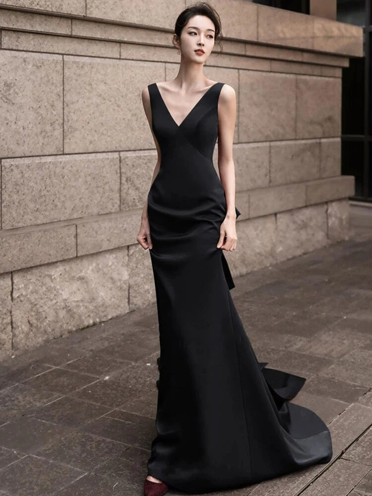 

Элегантное вечернее платье Ele Bla для женщин: высококлассное, индивидуальное, с глубоким V-образным вырезом, длинное, для банкетов